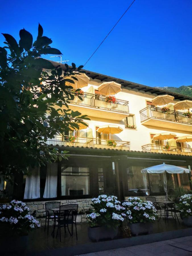Albergo Al Pescatore برنزوني سول جاردا المظهر الخارجي الصورة